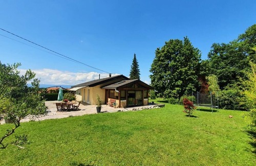 Allinges Villa | Detached house with above-ground pool and spa