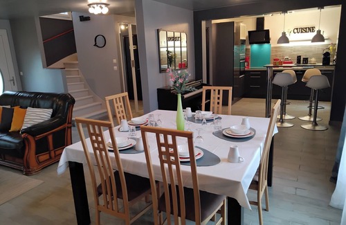 Noisiel House | Detached house with garden. Between Paris & Disney. Wi-Fi & Break fast Free