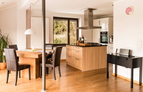 Holzminden House | Detached vacation home - luxury & nature with a view (sauna, fireplace, lounge couch)