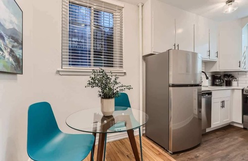 City Park Apartment | Detroit by Modern Midstay On City Park! #T12