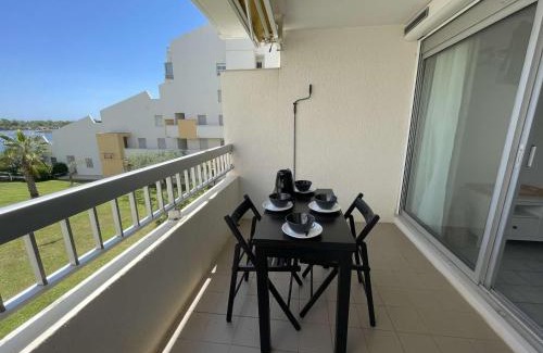 Saint-Andre-Lachamp Apartment | Deux pièces rénové avec terrasse, parking privé à Port Camargue - FR-1-250-173