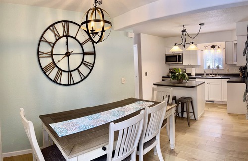 Baraboo House | Devil's Lake Cottage - Family Friendly a block from State Park Entrance! Skiing
