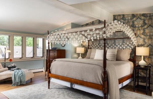 Lee Bed & Breakfast | Devonfield Inn