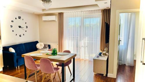 Kielce Apartment | DIAMOND APARTAMENT OKRZEI, Darmowy prywatny parking, Klimatyzacja,1-6 osób, Faktura VAT