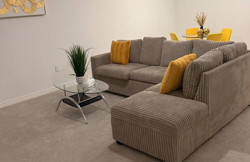 Niagara Falls House | DIamond Loft is a Cosy, nice homely room, will never forget. Clean and Brisky!