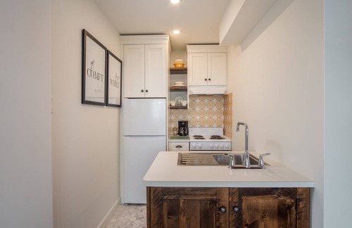 Courtenay House | Dicky Bird Mount Washington Village
