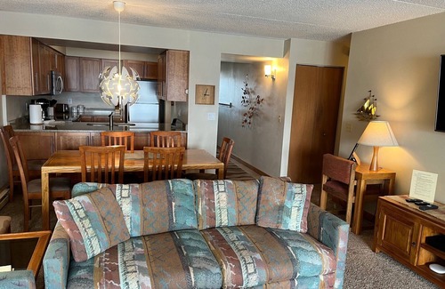 Dillon Condo | Dillon Lake 2 BR Condo-Pool, Hot Tub, 4 lift passes at Keystone-Breck & Arapahoe
