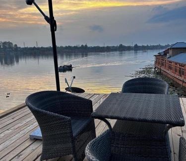 Nagin Bagh Hotel | Dilshad Houseboats