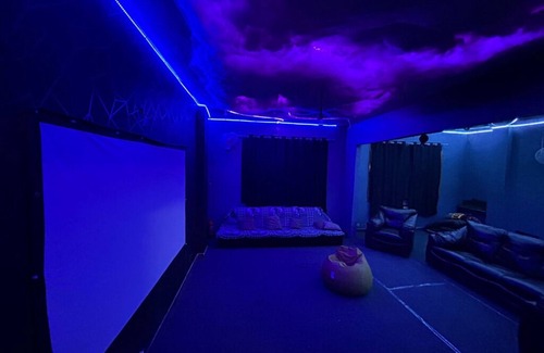 New Delhi House | Dim delights party house and fun house your mini launge 24*7