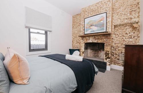 Orange House | Dimby Cottage Beautifully Restored Heritage Home