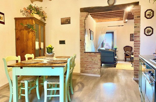 San Quirico d'Orcia Apartment | Dimora del Poggio - cozy Tuscan apartment