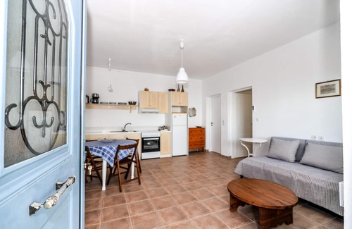 Minoa Pediada House | "Dimosthenis" , independent house by the sea.Unique place for relax and serenity