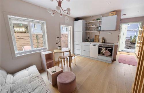 Grunerlokka Apartment | DINBNB Apartments l 1 min to Mathallen I Backyard I 24l7 Check-in