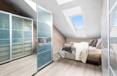 Oslo Apartment | DINBNB APARTMENTS l Penthouse l Two Bath l Bathtub l Self check-in