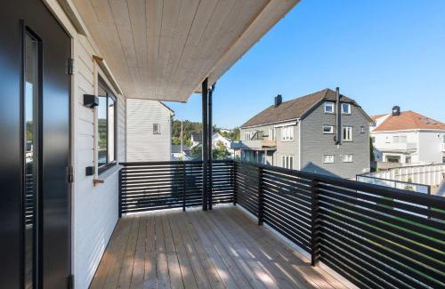Kristiansand Apartment | DINBNB Homes 5 Bedroom Family House - Free Parking