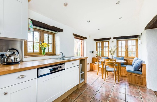 St Minver Cottage | DINGLES COTTAGE, pet friendly, with a garden in Rock