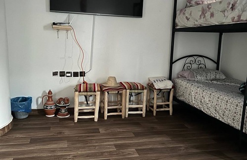 Taddart Hostel | Dinosaur Anza Surf House
