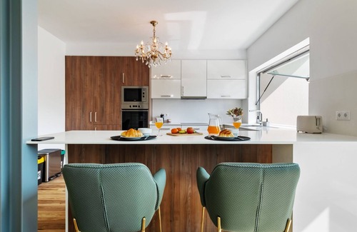 Santa Luzia Ski Chalet | Diogo House w/Fantastic View - By Wehost
