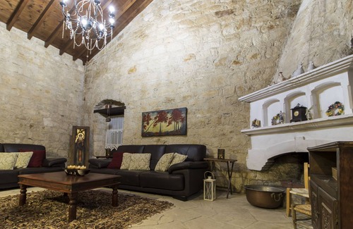Agios Therapon Cottage | DIONI PALACE - ENHANCE YOUR SENSEs