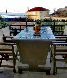 Alonia Apartment | Dionysias House With A Sea View Veranda