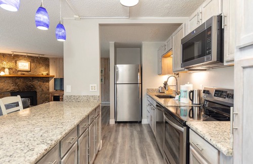 Dillon Condo | Direct Lake Views, Modern Condo on Lake Dillon, Minutes to Keystone, On Bus Route