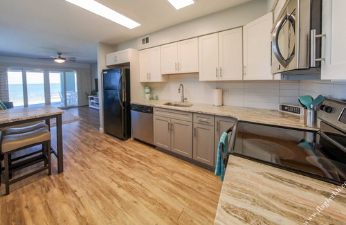 Painters Hill House | Direct Oceanfront~Deck~Queen Beds~Grill