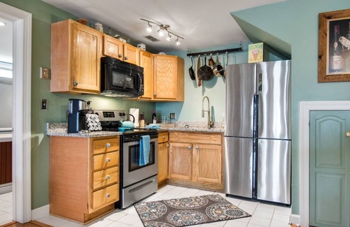 Hanahan House | Discounted Waterfront Private Hot Tub Dock Deck AB