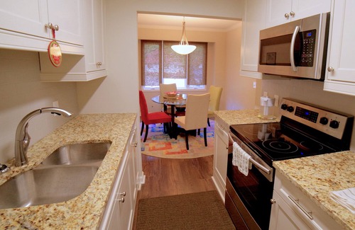 Helen Condo | Discounts throughout 2025 Downtown 2RokuTVs 2KingB Free Wi-Fi