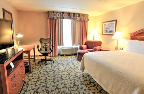 Chinatown Hotel | Discover Modern Comfort at Accommodating Houston Room with Outdoor Pool and Tub