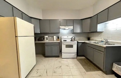 West Ridge Apartment | Discover Northside Chicago 2BR from Modern Apartment