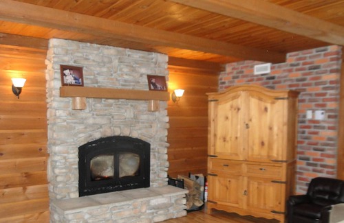 Saint-Isidore House | Discover Quebec city and live in a coutry yard house