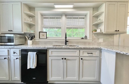 Long View House | Discover Tranquility at Carolina Cottage - Cozy 2-Bedroom Retreat in Hickory, NC