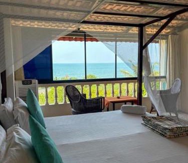 Candolim Hotel | Dmellos Sea View Home