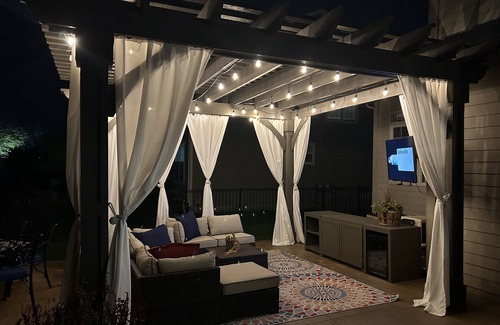 Fox Valley House | DNC Luxury corporate home. 30 from Chicago. Close by to highway or train.