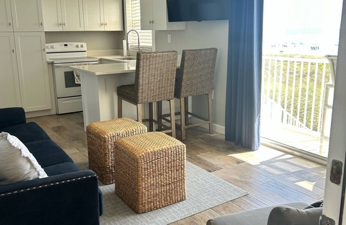 Cocoa Beach Condo | DO YOU LOVE THE BEACH! WE HAVE A PLACE FOR YOU.!