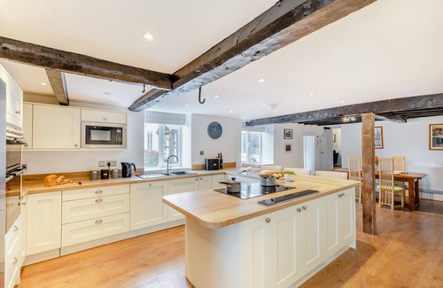 Steens Bridge House | Docklow House - Six Bedroom House, Sleeps 12