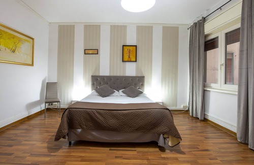 Enna House | Doctor House