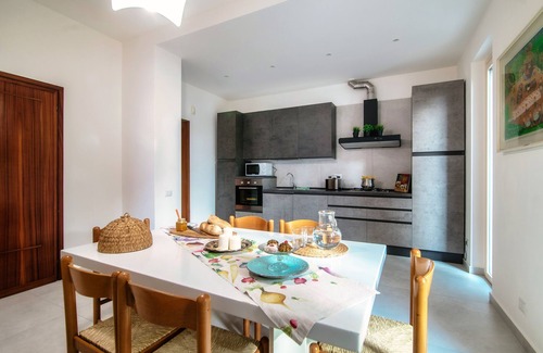 Riva Villa | Doctor's House, private parking and view
