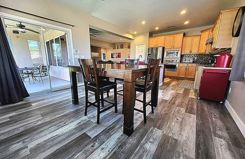 Paradise Hills House | Dog & Family Friendly! Super Cute Single Story!