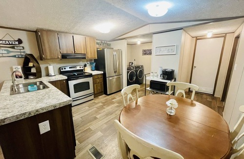 Pointblank House | Dog Friendly 🐶 2 bedroom 2 bath Vacation home near Lake Livingston