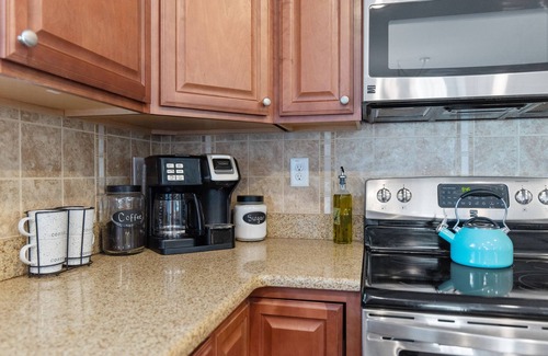 Littleton Cottage | Dog Friendly, 370+ ft of Waterfront, dock access and kayaks!