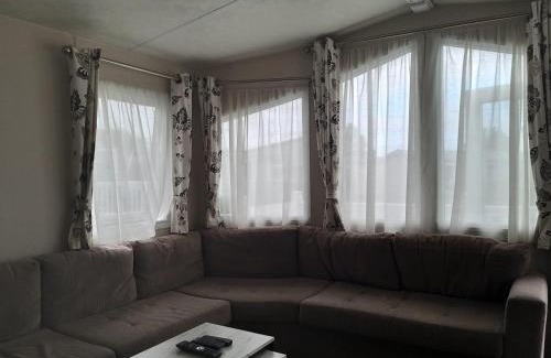 Great Yarmouth Boat Rental | Dog-Friendly 8 Berth Caravan At Cherry Tree Holiday Park In Norfolk Ref 70363C