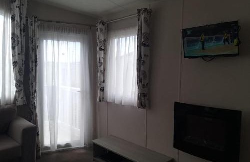 Great Yarmouth Boat Rental | Dog-Friendly 8 Berth Caravan At Cherry Tree Holiday Park In Norfolk Ref 70363C