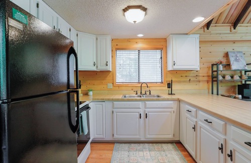 The Woods House | Dog-Friendly A-Frame w/Pool, Golf, & Trails