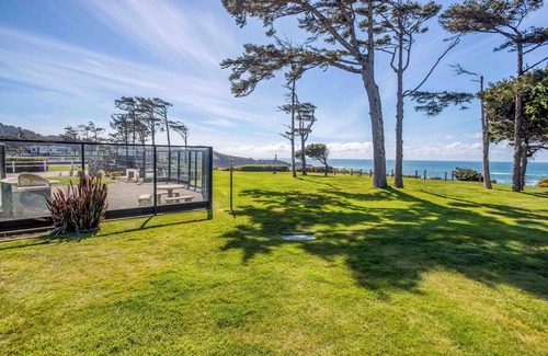 Agate Beach RV Rental | Dog Friendly, Available with 50AMP, 30AMP, Water and Sewer hook up's, WiFi