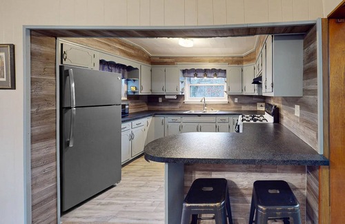 Bloomington Cabin | Dog-friendly cabin with direct access to public game lands, full kitchen, & W/D