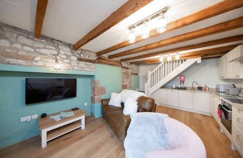 Crowdecote Cottage | Dog-friendly country cottage for two people