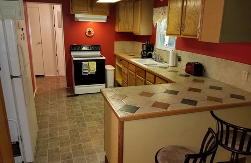 Surry House | Dog Friendly Country Home Ferry Ride to Williamsburg w/o the Williamsburg Price