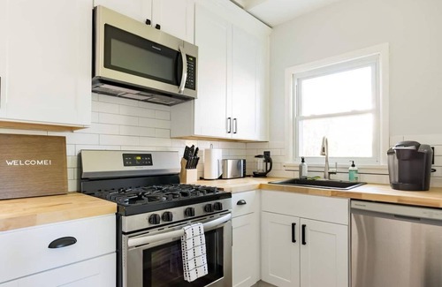 Kingston Apartment | Dog-Friendly Hudson Valley Escape with Hot Tub & Jacuzzi