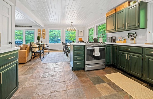 Newbury Cabin | Dog Friendly Lakefront Lodge with Private Beach